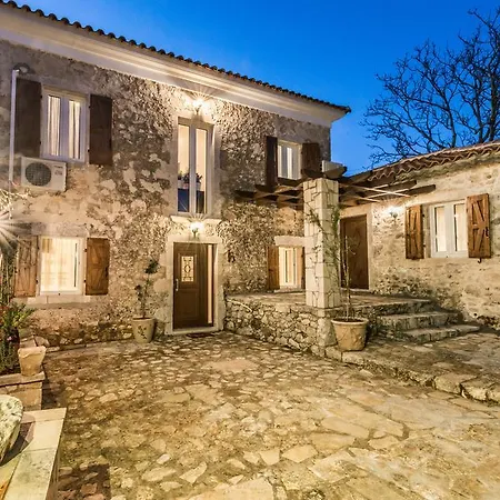 Villa Callisto- Elegant Restored With Pool Yírion