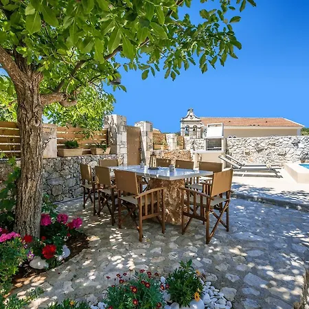 Villa Callisto- Elegant Restored With Pool Yírion