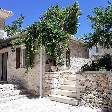 Villa Callisto- Elegant Restored With Pool Gyri