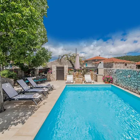 Zante Callisto-stone With Private Pool וילה
