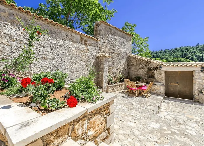 Filoxenia Zante Callisto-stone With Private Pool Gíri